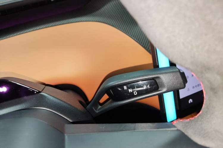 Used Xiaomi Auto YU7 2025 Ultra-Long Range High-Performance All-Wheel-Drive Max Edition Gear Lever