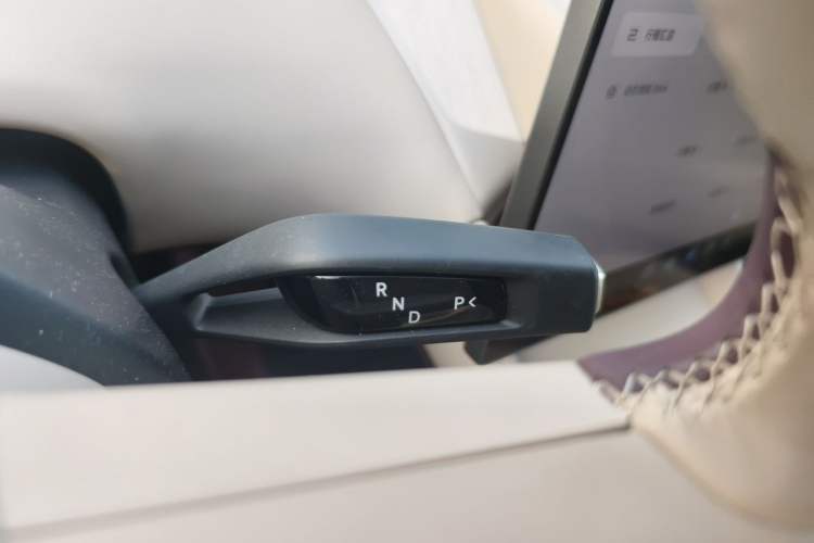 Used Xiaomi Auto YU7 2025 Ultra-Long Range High-Performance All-Wheel-Drive Max Edition Gear Lever