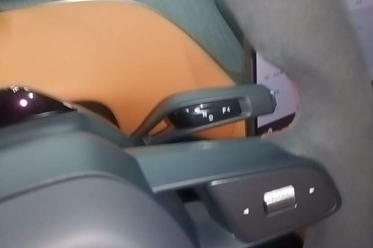 Used Xiaomi Auto YU7 2025 Ultra-Long Range High-Performance All-Wheel-Drive Max Edition Gear Lever