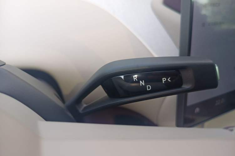 Used Xiaomi Auto YU7 2025 Ultra-Long Range Rear-Wheel Drive Version Gear Lever