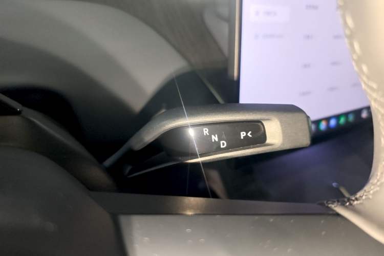 Used Xiaomi Auto YU7 2025 Ultra-Long Range High-Performance All-Wheel-Drive Max Edition Gear Lever
