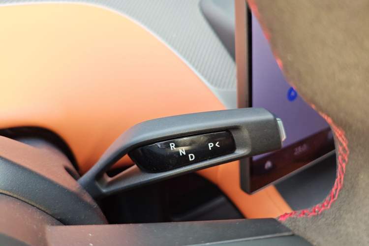 Used Xiaomi Auto YU7 2025 Ultra-Long Range High-Performance All-Wheel-Drive Max Edition Gear Lever