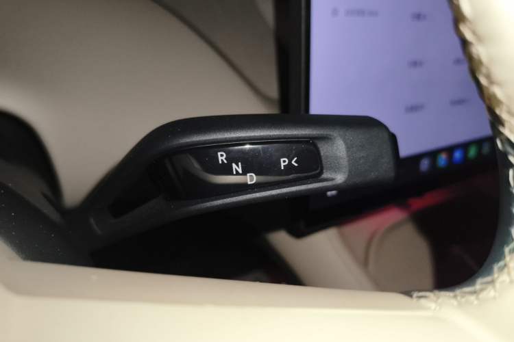 Used Xiaomi Auto YU7 2025 Ultra-Long Range High-Performance All-Wheel-Drive Max Edition Gear Lever