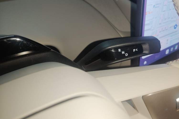 Used Xiaomi Auto YU7 2025 Ultra-Long Range High-Performance All-Wheel-Drive Max Edition Gear Lever