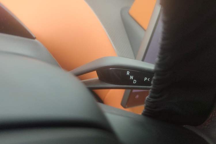 Used Xiaomi Auto YU7 2025 Ultra-Long Range High-Performance All-Wheel-Drive Max Edition Gear Lever