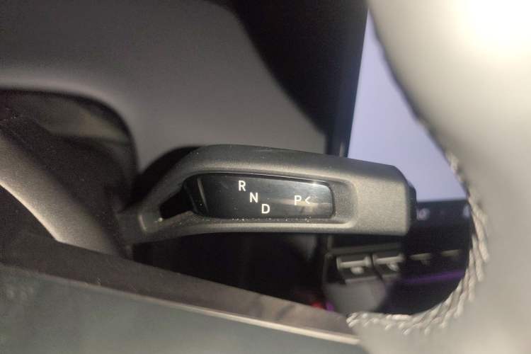 Used Xiaomi Auto YU7 2025 Ultra-Long Range High-Performance All-Wheel-Drive Max Edition Gear Lever