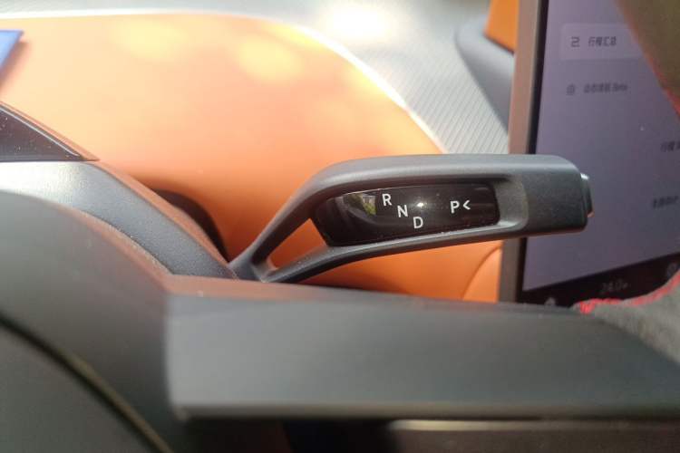 Used Xiaomi Auto YU7 2025 Ultra-Long Range High-Performance All-Wheel-Drive Max Edition Gear Lever
