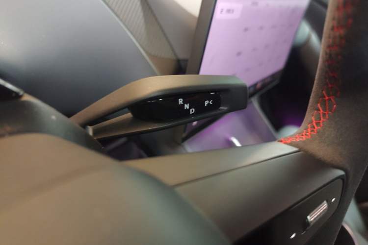 Used Xiaomi Auto YU7 2025 Ultra-Long Range High-Performance All-Wheel-Drive Max Edition Gear Lever