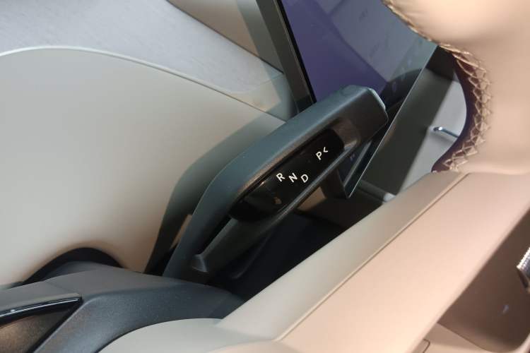 Used Xiaomi Auto YU7 2025 Ultra-Long Range Rear-Wheel Drive Version Gear Lever