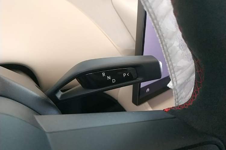Used Xiaomi Auto YU7 2025 Ultra-Long Range High-Performance All-Wheel-Drive Max Edition Gear Lever