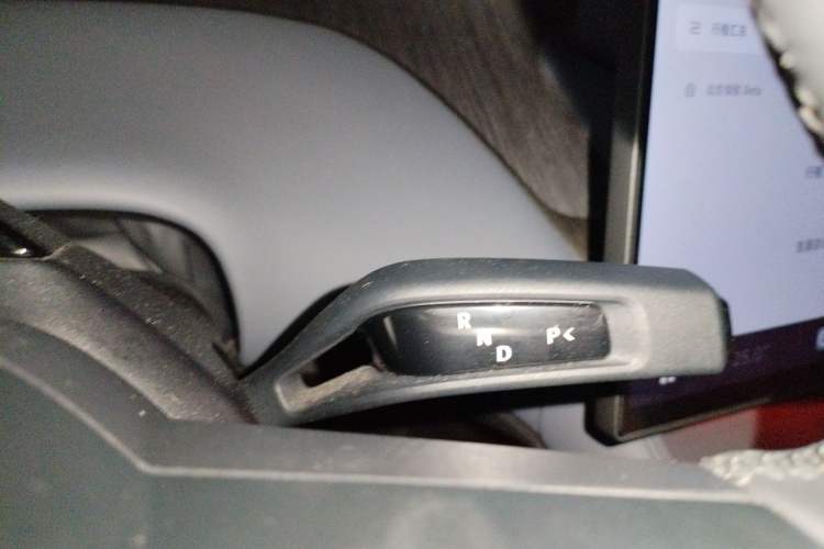 Used Xiaomi Auto YU7 2025 Ultra-Long Range Rear-Wheel Drive Version Gear Lever