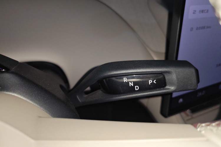 Used Xiaomi Auto YU7 2025 Ultra-Long Range High-Performance All-Wheel-Drive Max Edition Gear Lever
