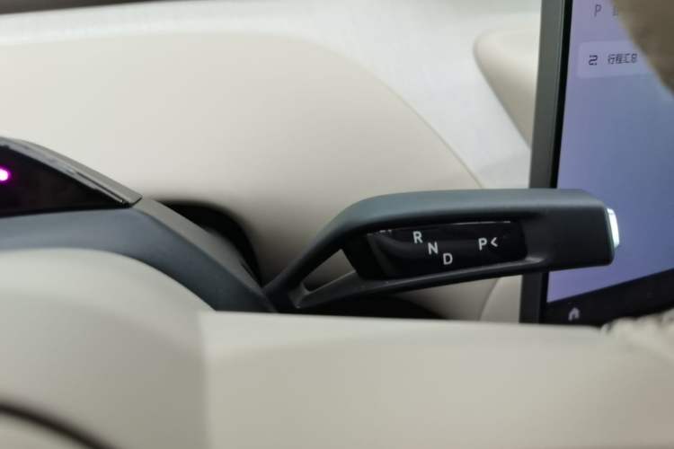 Used Xiaomi Auto YU7 2025 Ultra-Long Range High-Performance All-Wheel-Drive Max Edition Gear Lever