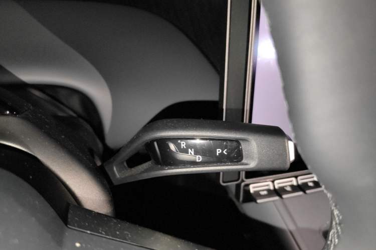 Used Xiaomi Auto YU7 2025 Ultra-Long Range High-Performance All-Wheel-Drive Max Edition Gear Lever