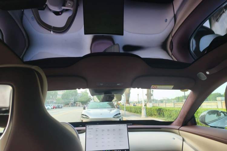 Used Xiaomi Auto YU7 2025 Ultra-Long Range High-Performance All-Wheel-Drive Max Edition Headliner