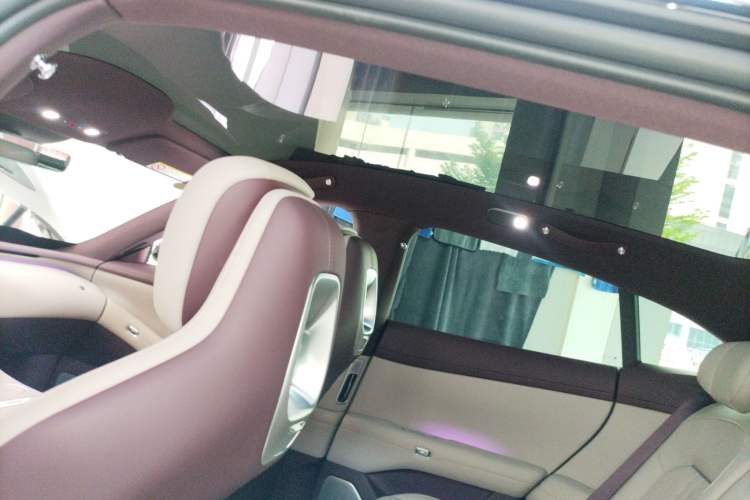 Used Xiaomi Auto YU7 2025 Ultra-Long Range All-Wheel Drive Pro Version Headliner
