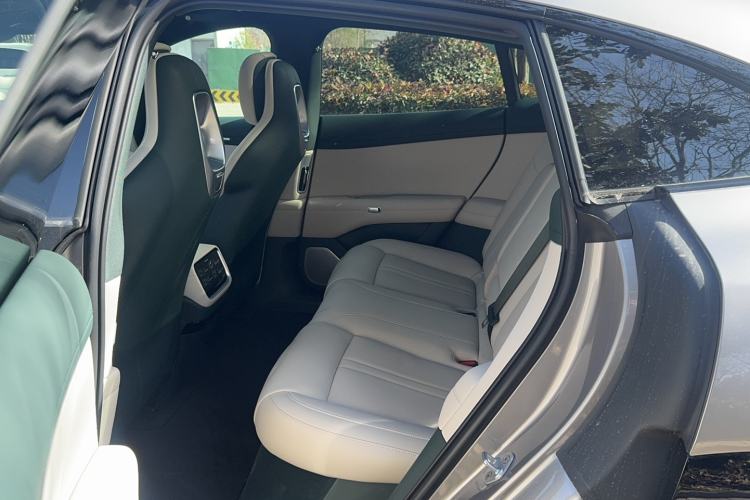 Used Xiaomi Auto YU7 2025 Ultra-Long Range Rear-Wheel Drive Version Interior 1