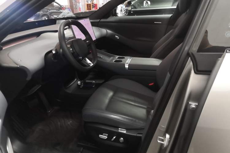 Used Xiaomi Auto YU7 2025 Ultra-Long Range Rear-Wheel Drive Version Interior 1