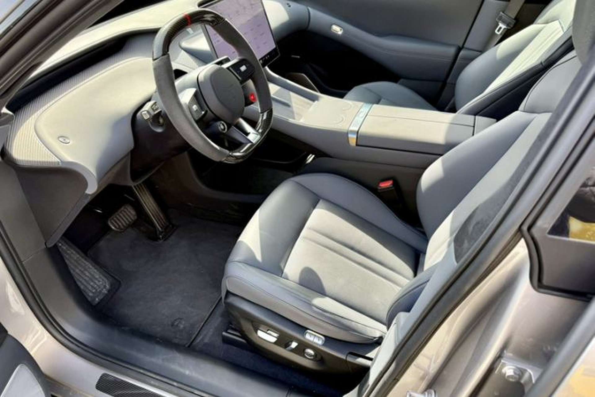 Used Xiaomi Auto YU7 2025 Ultra-Long Range High-Performance All-Wheel-Drive Max Edition Interior 1