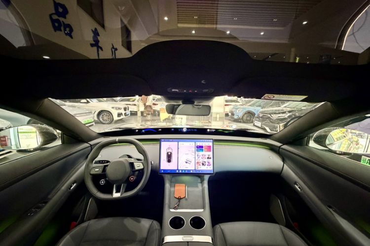 Used Xiaomi Auto YU7 2025 Ultra-Long Range Rear-Wheel Drive Version Interior 1