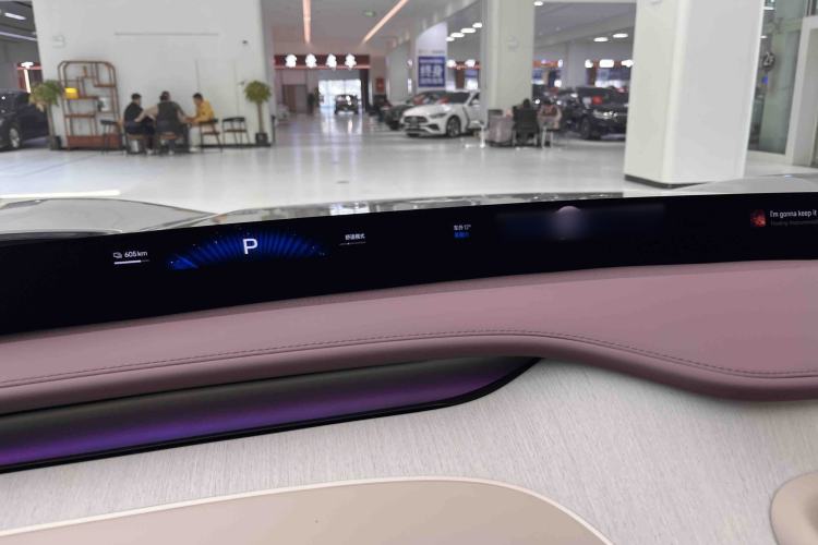 Used Xiaomi Auto YU7 2025 Ultra-Long Range Rear-Wheel Drive Version Interior 10