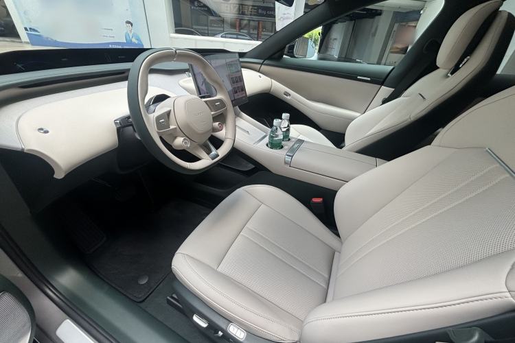 Used Xiaomi Auto YU7 2025 Ultra-Long Range Rear-Wheel Drive Version Interior 2