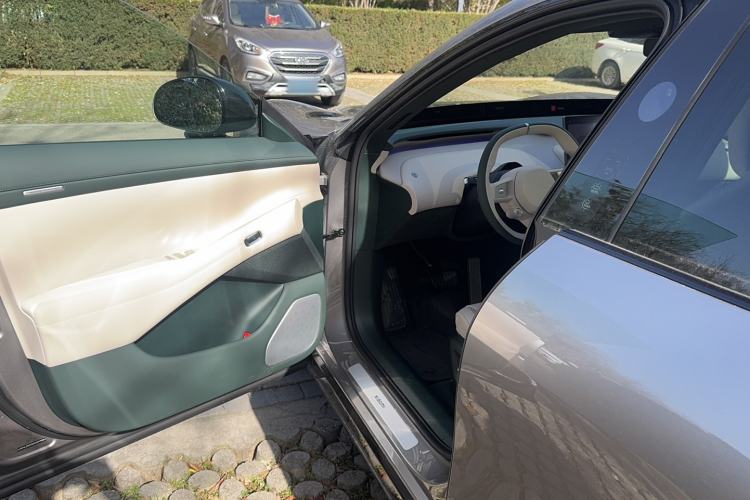 Used Xiaomi Auto YU7 2025 Ultra-Long Range Rear-Wheel Drive Version Interior 2