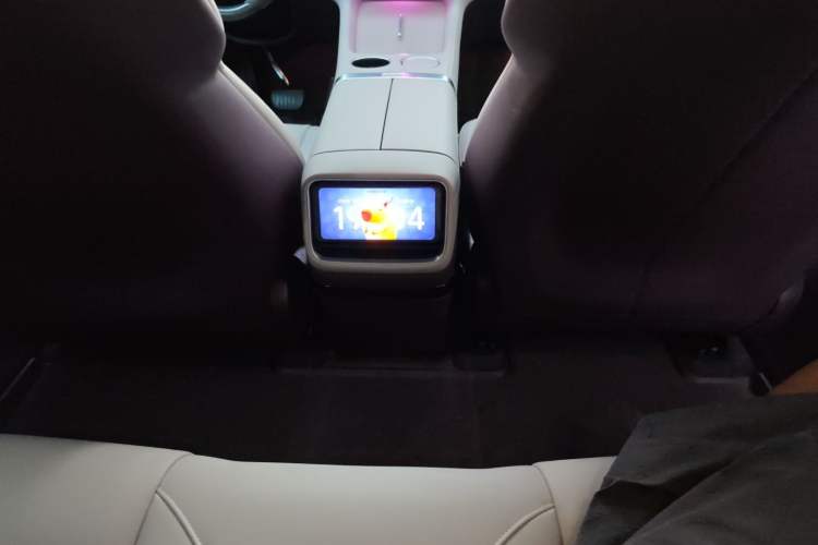 Used Xiaomi Auto YU7 2025 Ultra-Long Range High-Performance All-Wheel-Drive Max Edition Interior 2