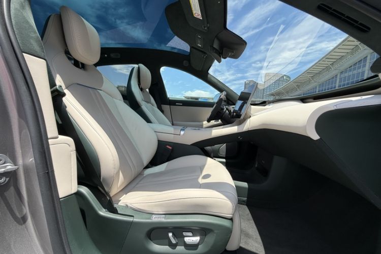 Used Xiaomi Auto YU7 2025 Ultra-Long Range High-Performance All-Wheel-Drive Max Edition Interior 2