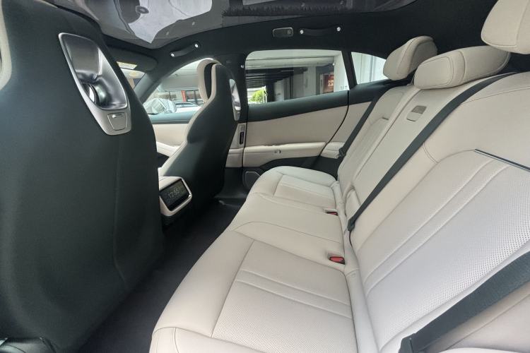 Used Xiaomi Auto YU7 2025 Ultra-Long Range Rear-Wheel Drive Version Interior 3