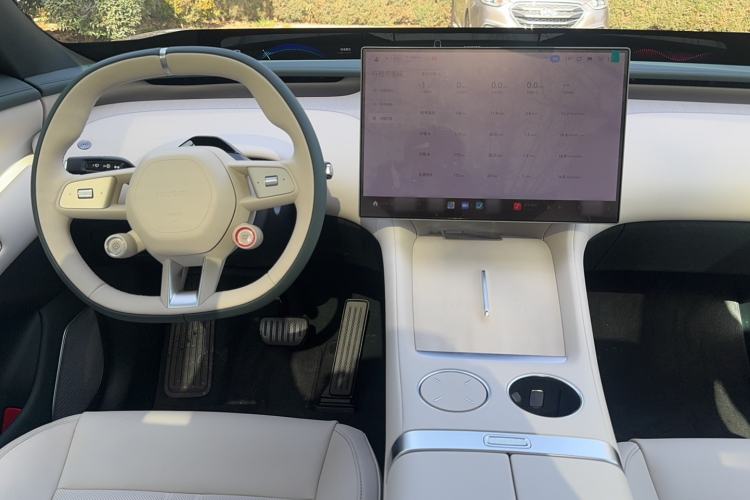 Used Xiaomi Auto YU7 2025 Ultra-Long Range Rear-Wheel Drive Version Interior 3