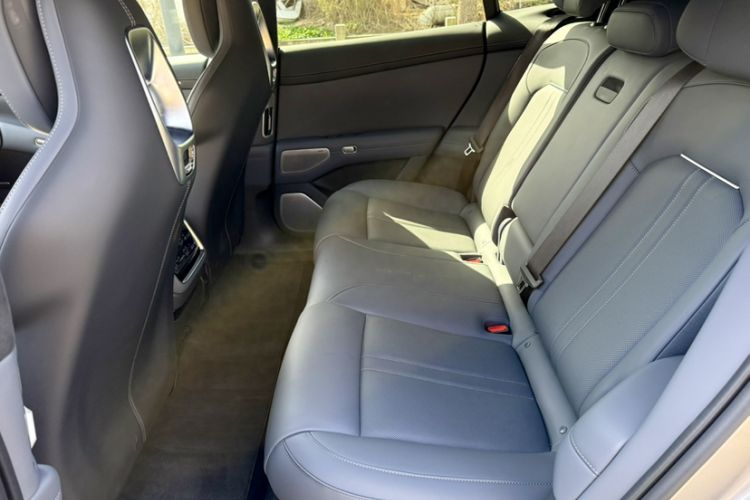 Used Xiaomi Auto YU7 2025 Ultra-Long Range High-Performance All-Wheel-Drive Max Edition Interior 3