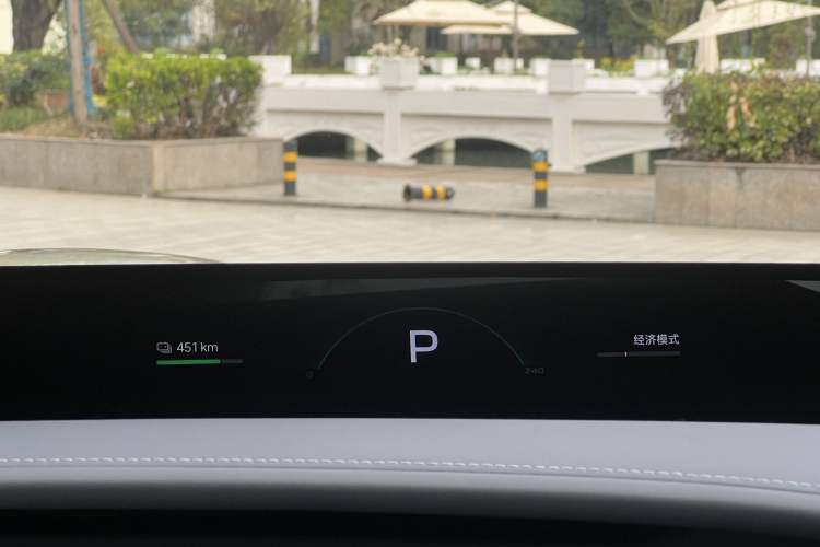 Used Xiaomi Auto YU7 2025 Ultra-Long Range Rear-Wheel Drive Version Interior 3