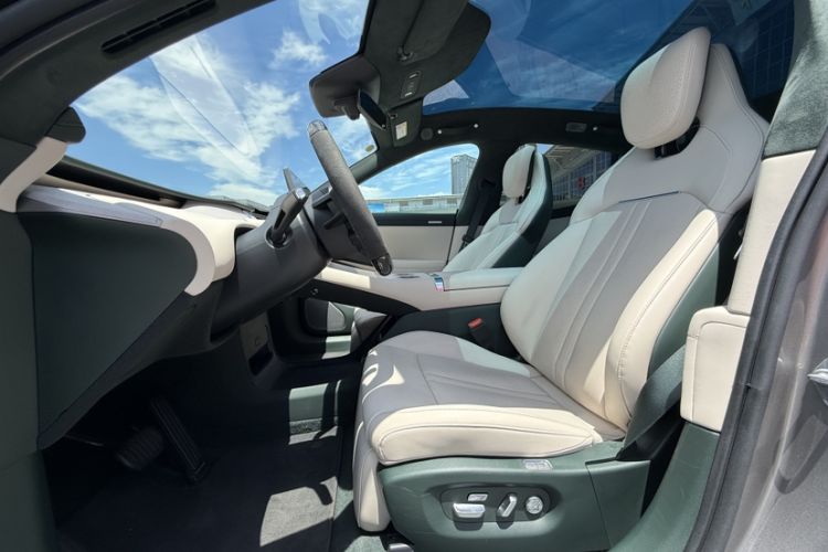 Used Xiaomi Auto YU7 2025 Ultra-Long Range High-Performance All-Wheel-Drive Max Edition Interior 4