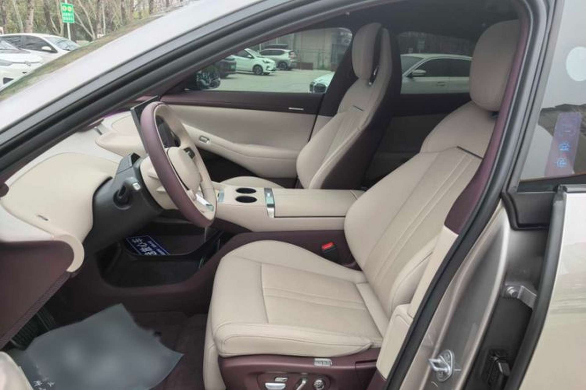 Used Xiaomi Auto YU7 2025 Ultra-Long Range Rear-Wheel Drive Version Interior 4
