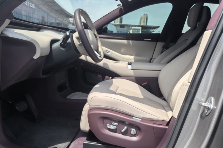 Used Xiaomi Auto YU7 2025 Ultra-Long Range High-Performance All-Wheel-Drive Max Edition Interior 5