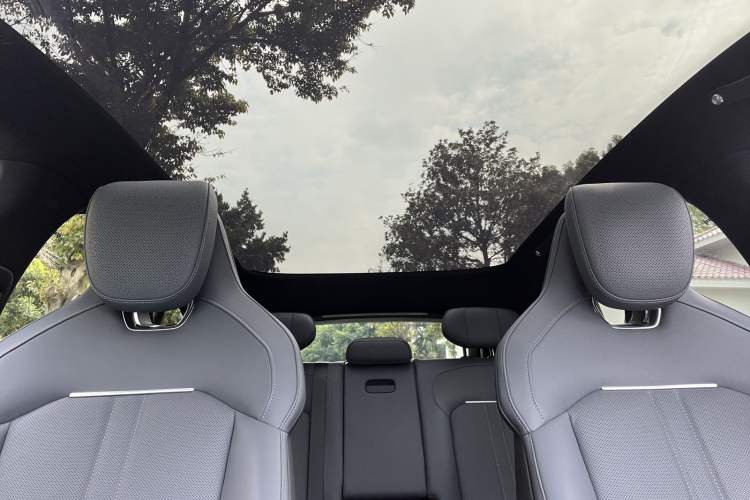 Used Xiaomi Auto YU7 2025 Ultra-Long Range Rear-Wheel Drive Version Interior 7