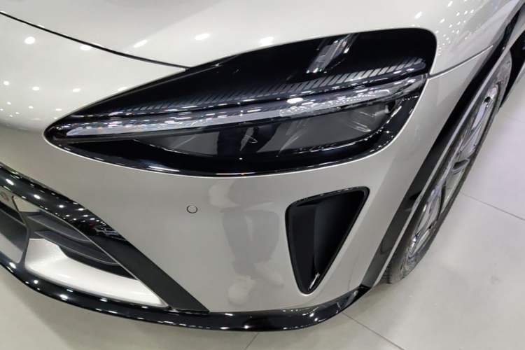Used Xiaomi Auto YU7 2025 Ultra-Long Range High-Performance All-Wheel-Drive Max Edition Left Front Headlight