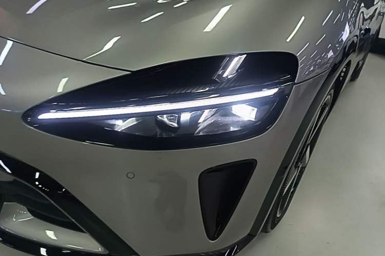 Used Xiaomi Auto YU7 2025 Ultra-Long Range All-Wheel Drive Pro Version Left Front Headlight