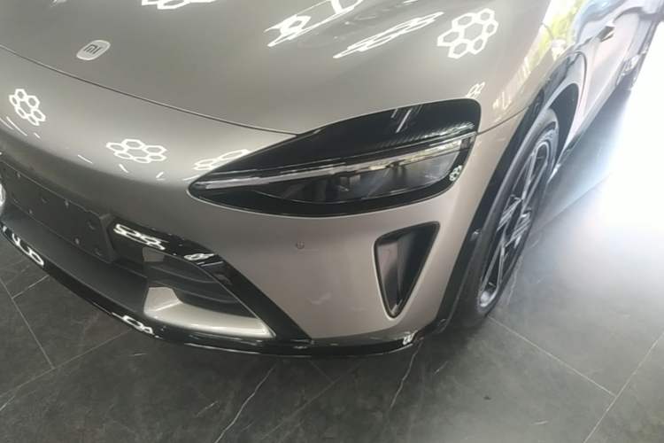 Used Xiaomi Auto YU7 2025 Ultra-Long Range Rear-Wheel Drive Version Left Front Headlight