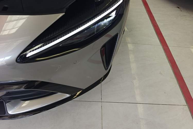 Used Xiaomi Auto YU7 2025 Ultra-Long Range Rear-Wheel Drive Version Left Front Headlight