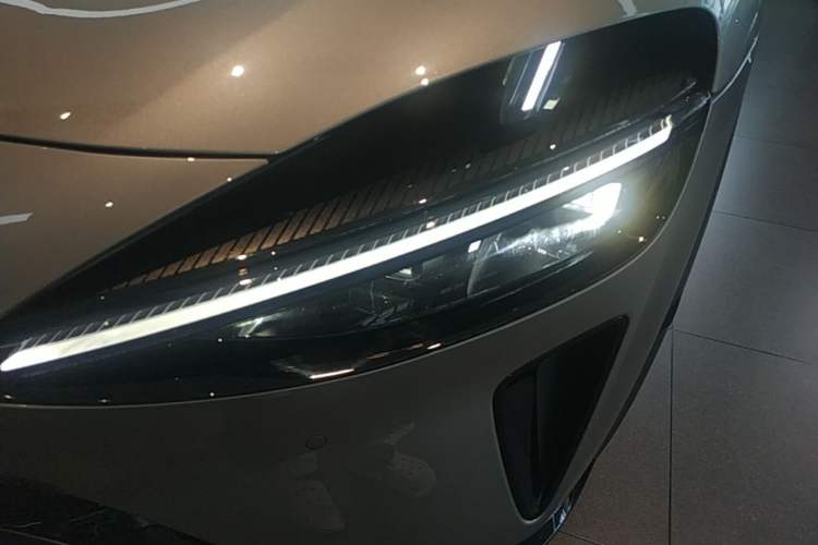 Used Xiaomi Auto YU7 2025 Ultra-Long Range High-Performance All-Wheel-Drive Max Edition Left Front Headlight