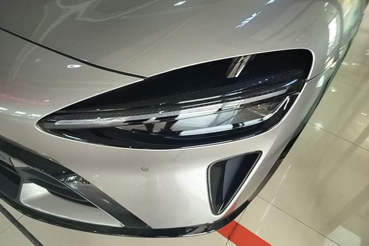 Used Xiaomi Auto YU7 2025 Ultra-Long Range High-Performance All-Wheel-Drive Max Edition Left Front Headlight
