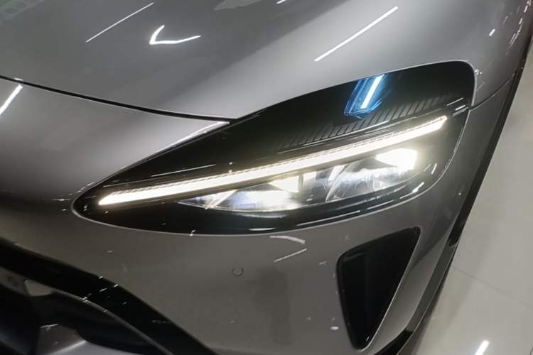 Used Xiaomi Auto YU7 2025 Ultra-Long Range All-Wheel Drive Pro Version Left Front Headlight