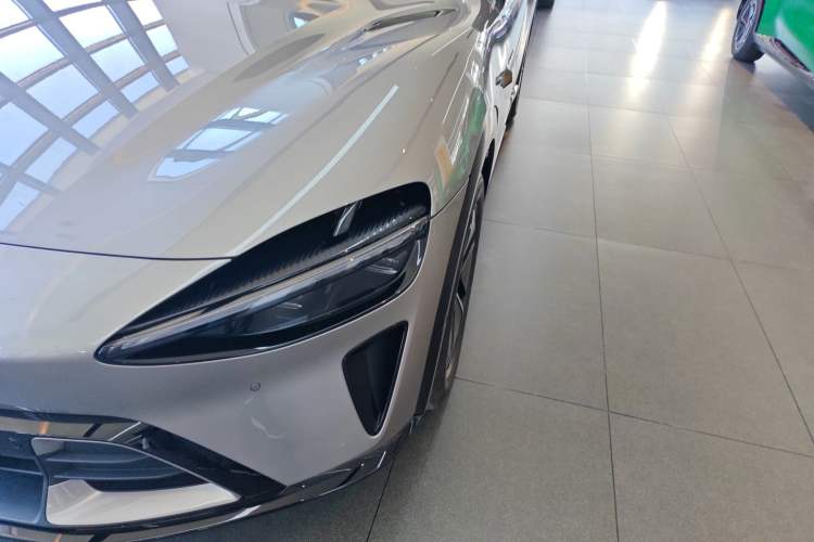 Used Xiaomi Auto YU7 2025 Ultra-Long Range All-Wheel Drive Pro Version Left Front Headlight