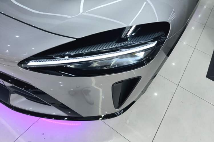 Used Xiaomi Auto YU7 2025 Ultra-Long Range High-Performance All-Wheel-Drive Max Edition Left Front Headlight
