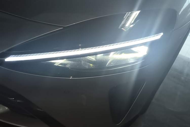 Used Xiaomi Auto YU7 2025 Ultra-Long Range Rear-Wheel Drive Version Left Front Headlight