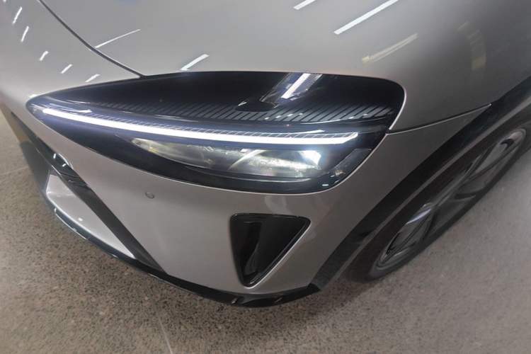Used Xiaomi Auto YU7 2025 Ultra-Long Range Rear-Wheel Drive Version Left Front Headlight
