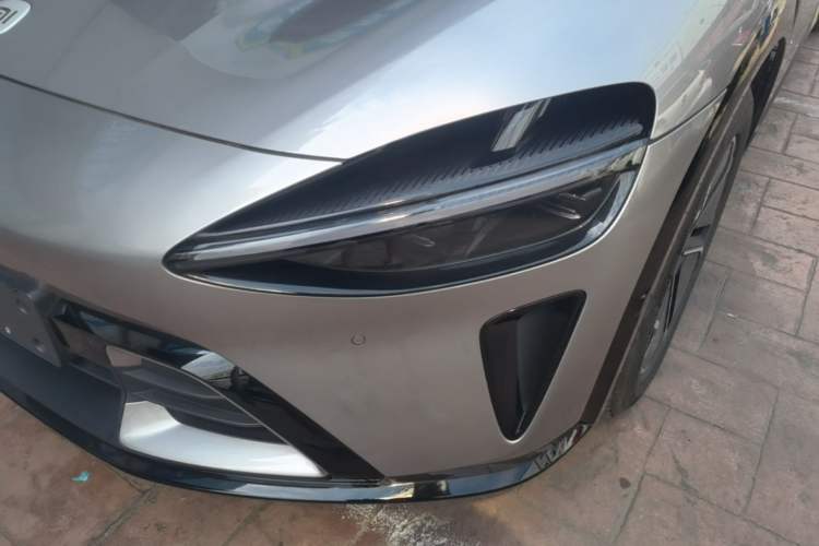Used Xiaomi Auto YU7 2025 Ultra-Long Range Rear-Wheel Drive Version Left Front Headlight