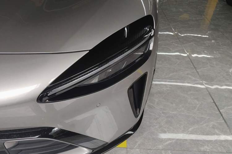 Used Xiaomi Auto YU7 2025 Ultra-Long Range High-Performance All-Wheel-Drive Max Edition Left Front Headlight